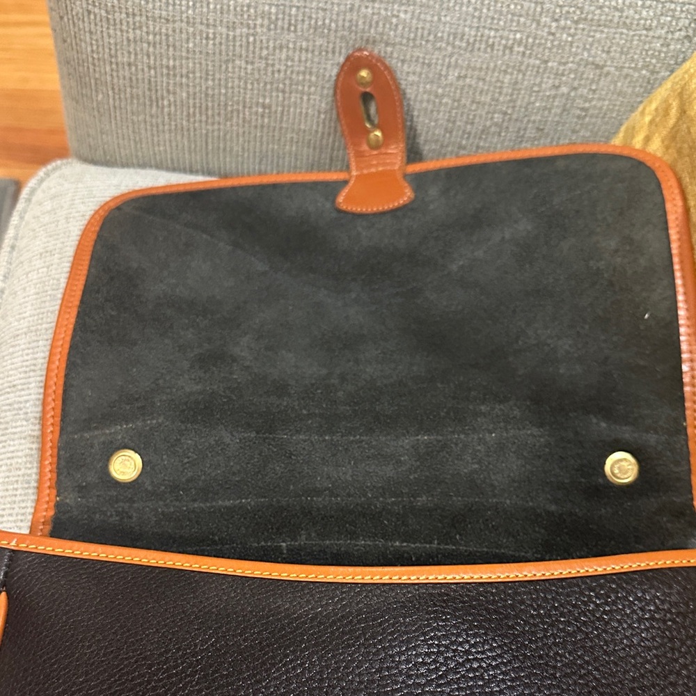Vintage Black and Brown Leather Shoulder Bag - Picture 8 of 11